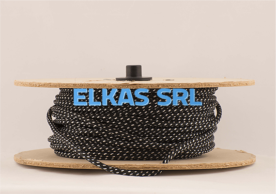 Nossos cabos são certificados. Eles também têm um processo de colagem que os impede de serem desintegrados em sua armadura